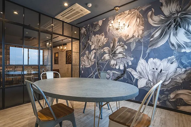 友安製作所のミーティングルーム