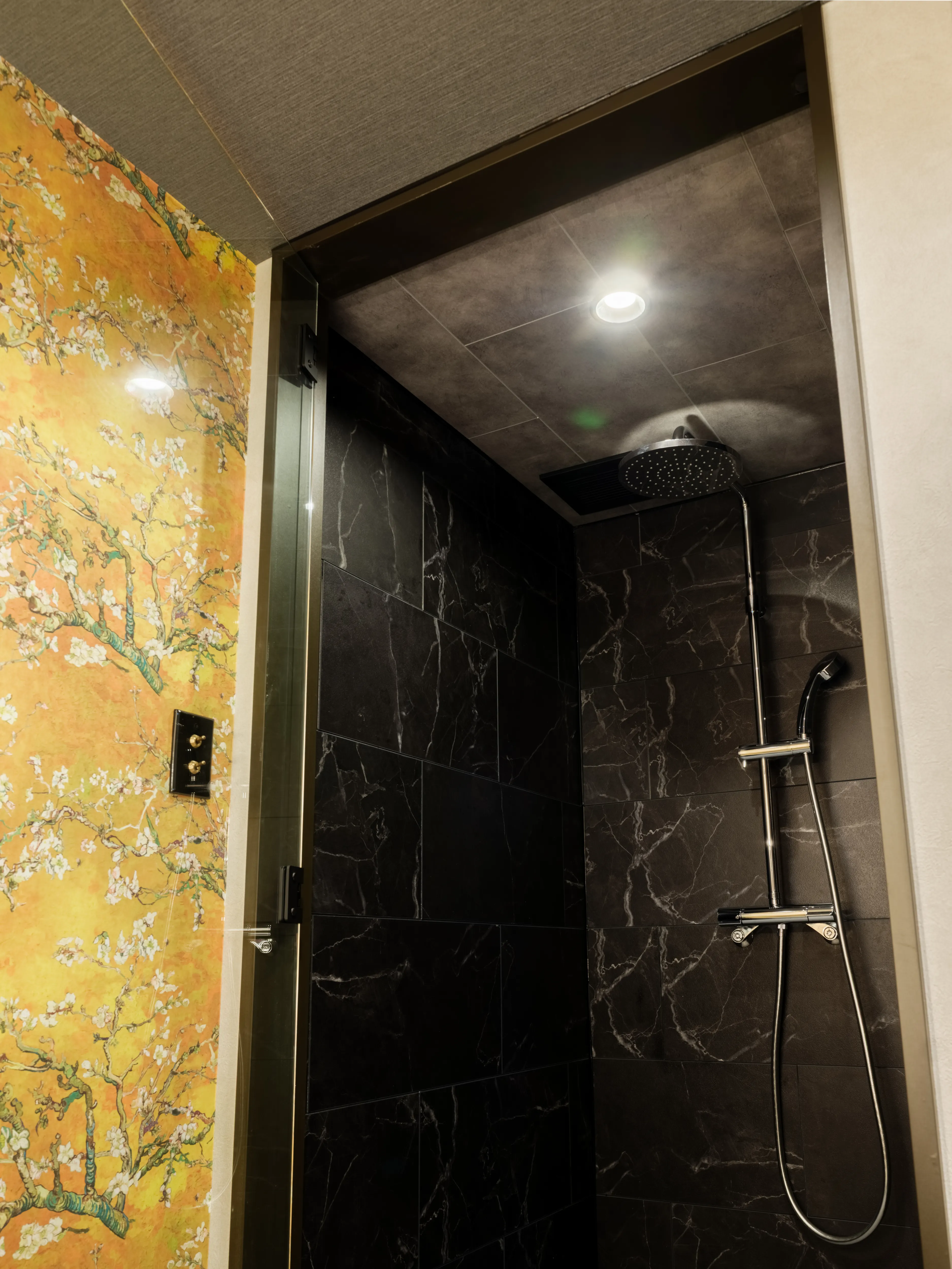 友安製作所のシャワールーム